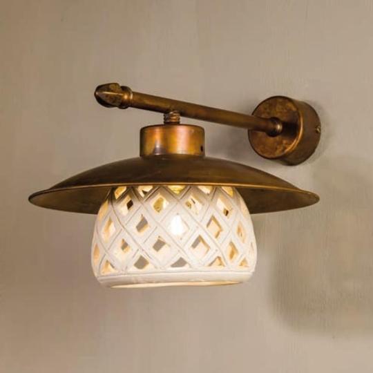 mediteranska lampa nastenne svietidlo mosadzny keramicka perforovana stinia dierkovany talianska toskanska rustikalna vidiecka chalupa renovacia rucne vyrabane vyrobky lampy mediteranske bytovy dizajn nabytok.jpg